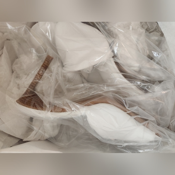 Jacquemus Bagnu Heels in White Brand new in dust bag ×2 size 7.5 - Picture 9 of 15